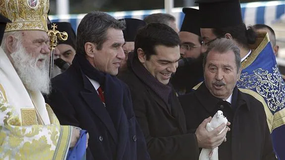 El líder de Syriza, junto al arzobispo Ieronymos.