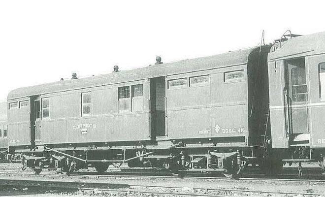1. Coche 418 de la Dirección General de Correos, un parque propio e idenpendiente de las compañías ferroviarias.2. Furgón postal fabricado en los años 30 por la factoria vasca CAF.