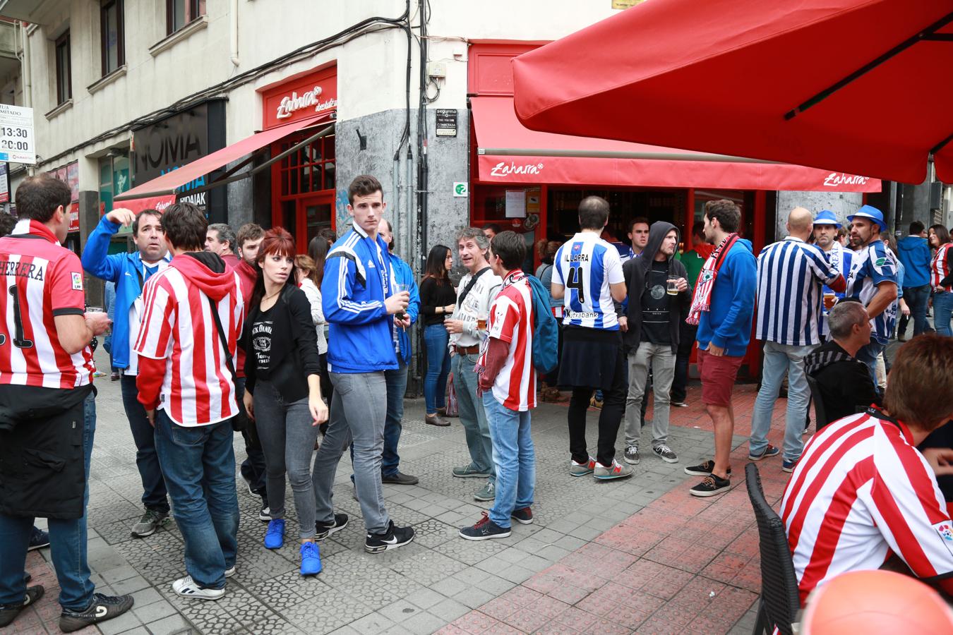 Bilbao se llena de txuri-urdines y rojiblancos
