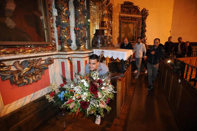 El Eibar se despide con la ofrenda floral a la Virgen de Arrate