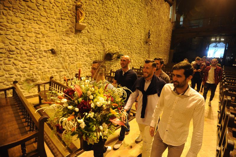 El Eibar se despide con la ofrenda floral a la Virgen de Arrate